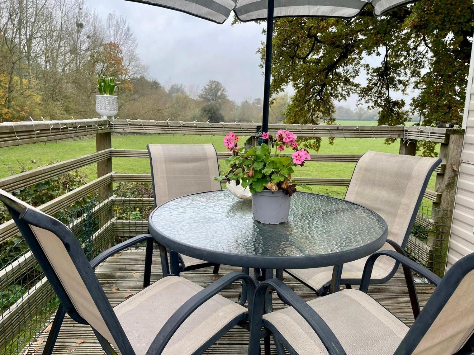 Severnside Boat And Caravan Park Gloucestershire - Caravan 1 Deerhurst Екстер'єр фото